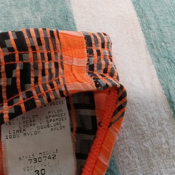 VINTAGE 1" SIDES ORANGE TEXTURED SPEEDO SWIM BRIEF, SIZE 30" (Pre-Owned) - Picture 3 of 8